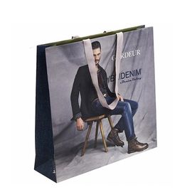 Os sacos de papel elegantes com logotipo imprimiram a dureza alta personalizada do tamanho fornecedor