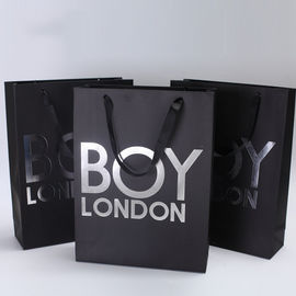 Os sacos de compras de papel recicláveis personalizaram a cor para a camisa do roupa interior/T fornecedor