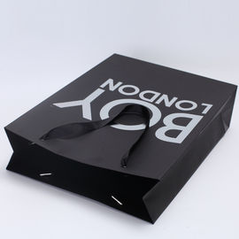 comprar Os sacos de compras de papel recicláveis personalizaram a cor para a camisa do roupa interior/T Fabricação em linha