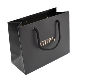 A cor preta personalizou sacos de papel, sacos impressos costume Eco do presente amigável fornecedor