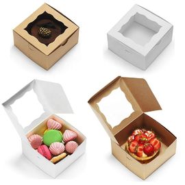 O bolo da padaria leva embora a caixa, caixas do empacotamento de alimento com a janela de visão clara fornecedor
