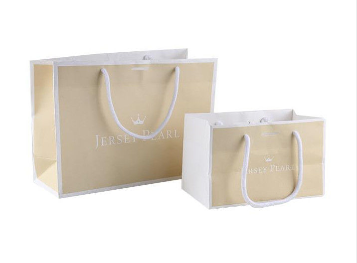 Sacos de compras personalizados do papel do tamanho com o punho de seda do tubo da fita/círculo fornecedor