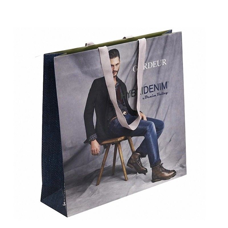 Os sacos de papel elegantes com logotipo imprimiram a dureza alta personalizada do tamanho fornecedor