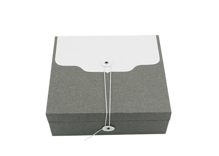 O quadrado deu forma ao tamanho 19 da caixa de presente do ofício de papel * 19* 7,7 CM com tipo aberto da corda fornecedor