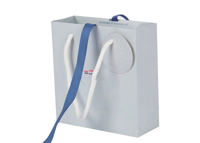 O costume azul da cor imprimiu sacos de papel com o punho bonito da fita/corda fornecedor