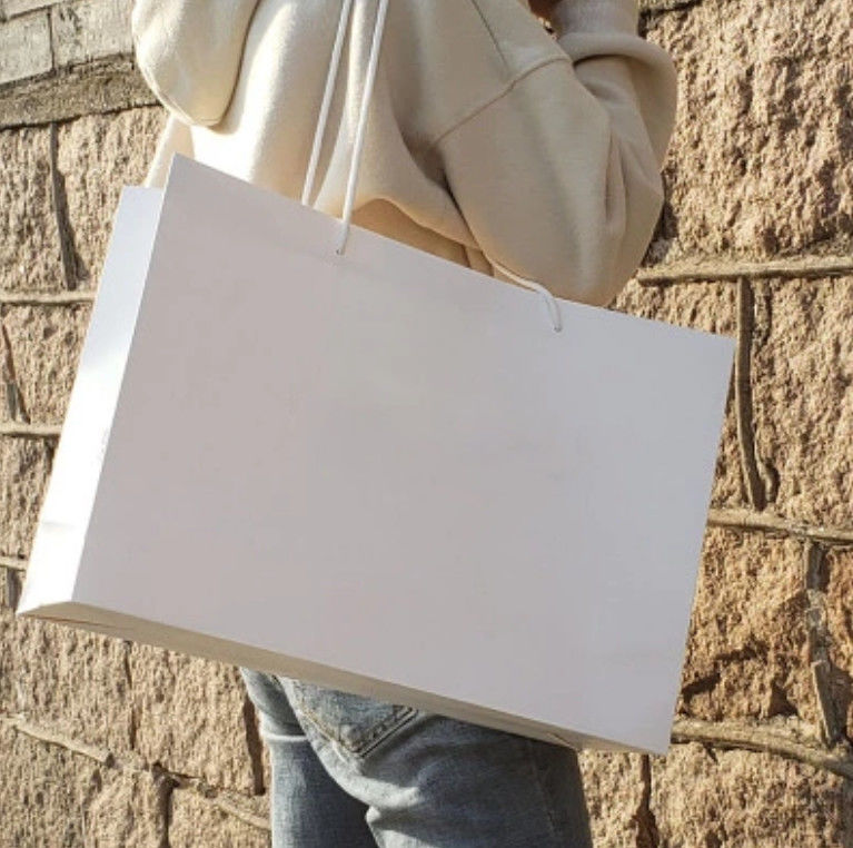 Os sacos de papel brancos lisos reusáveis, sacos de papel feito-à-medida alisam a borda macia fornecedor